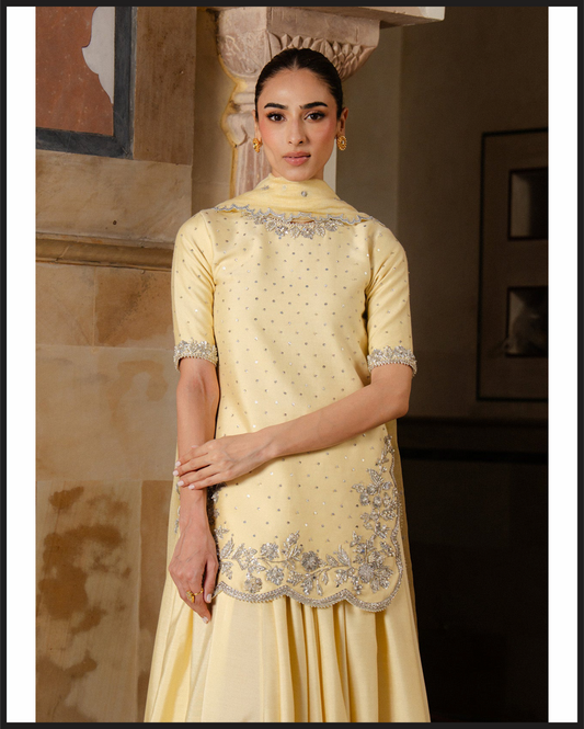 PALE_YELLOW