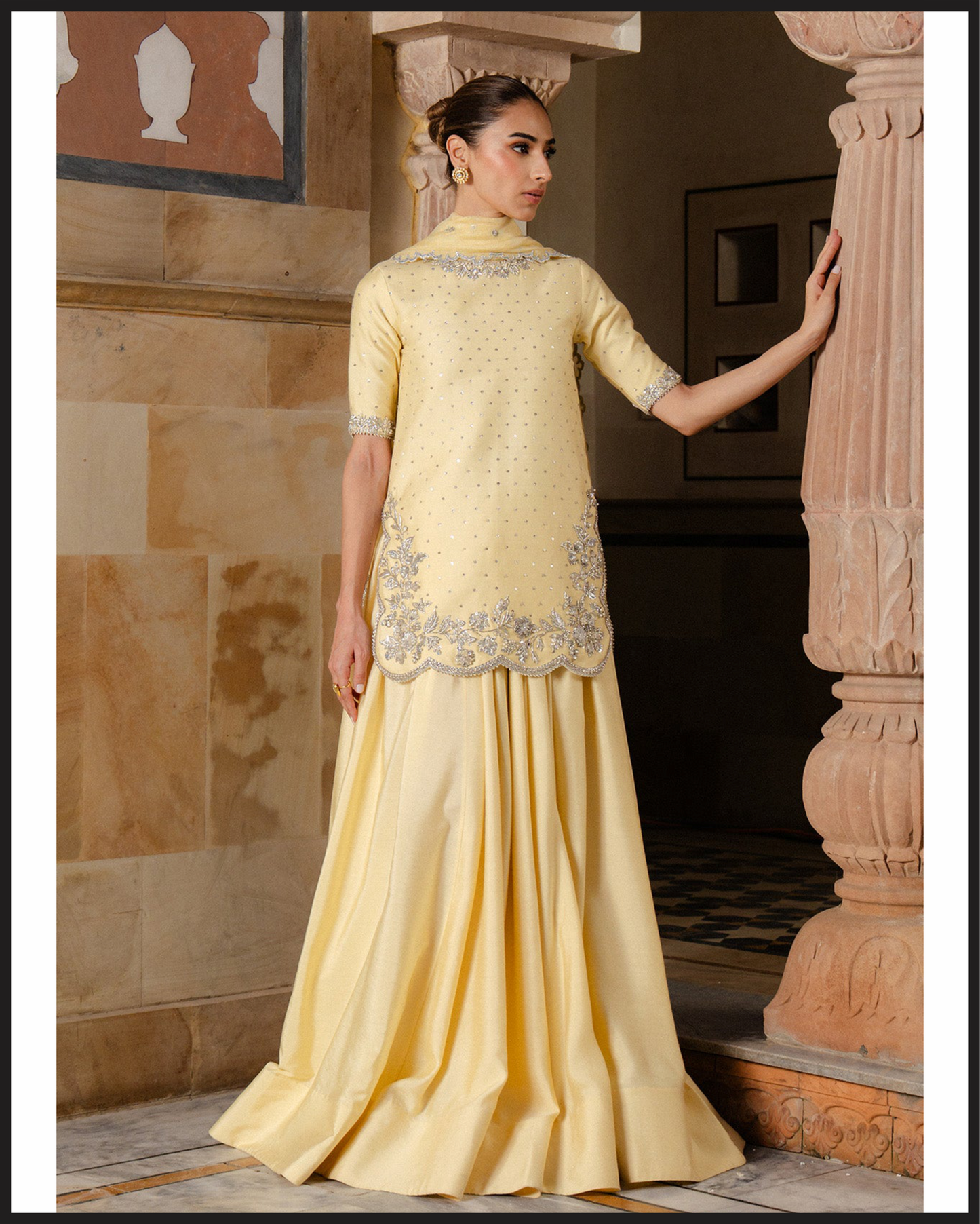 PALE_YELLOW